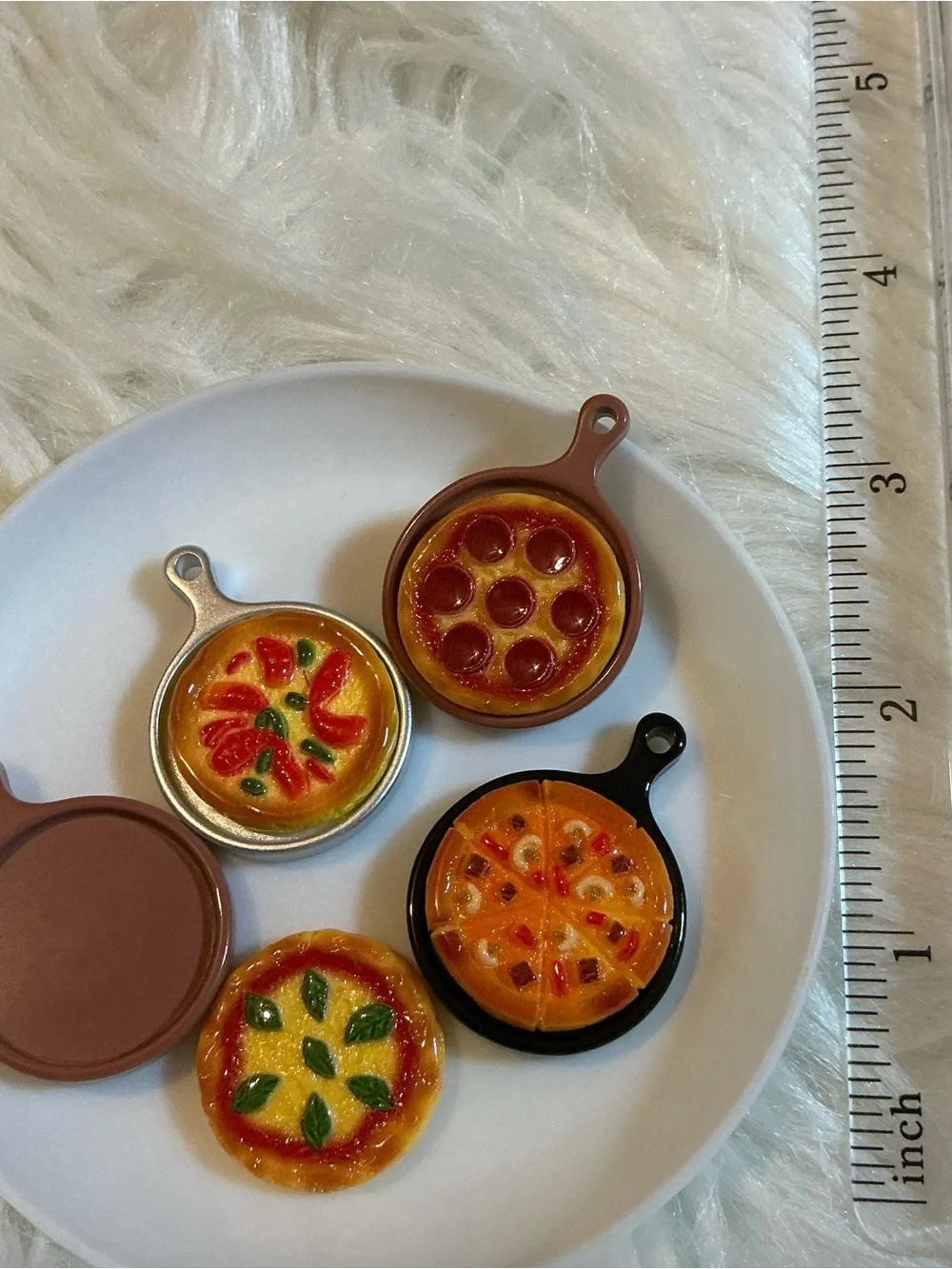 8pc miniature pizzas and oven pans dollhouse accessories